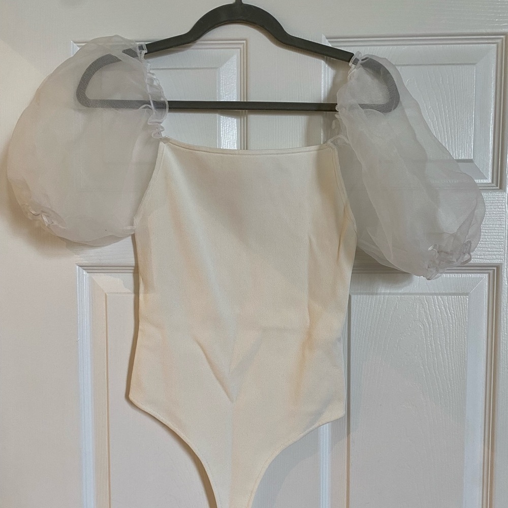 White bodysuit with puff sleeves large